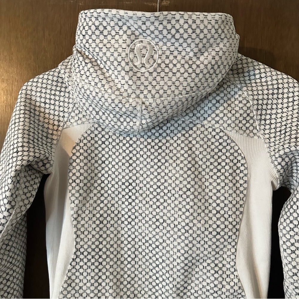 Lululemon Scuba Hoodie III Dottie Eyelet White Black Grey Sz 4 Fleece Activewear - Picture 11 of 14